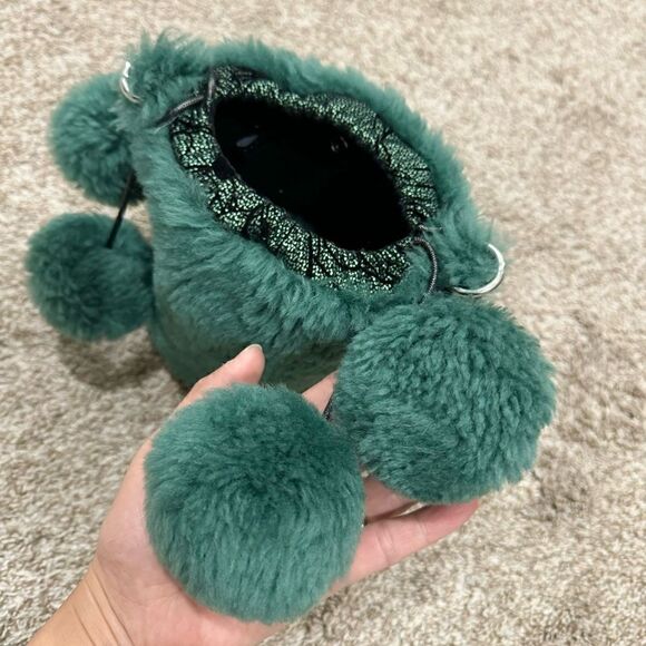 Chic Design Handmade Genuine Shearling Drawstring Bucket Bag & Multi Style Use - Picture 14 of 15